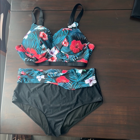 Hanna Nikole Twist Front High Black and Floral Bikini size 24W - Picture 3 of 15